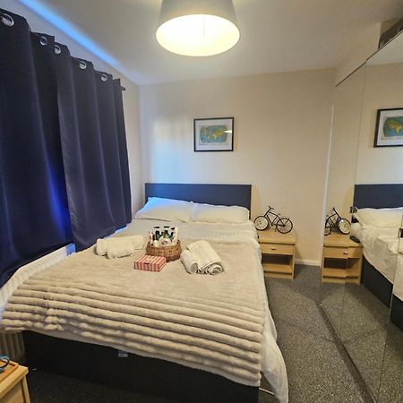 Double Bedroom Located Close To Manchester Airport Wythenshawe Zewnętrze zdjęcie