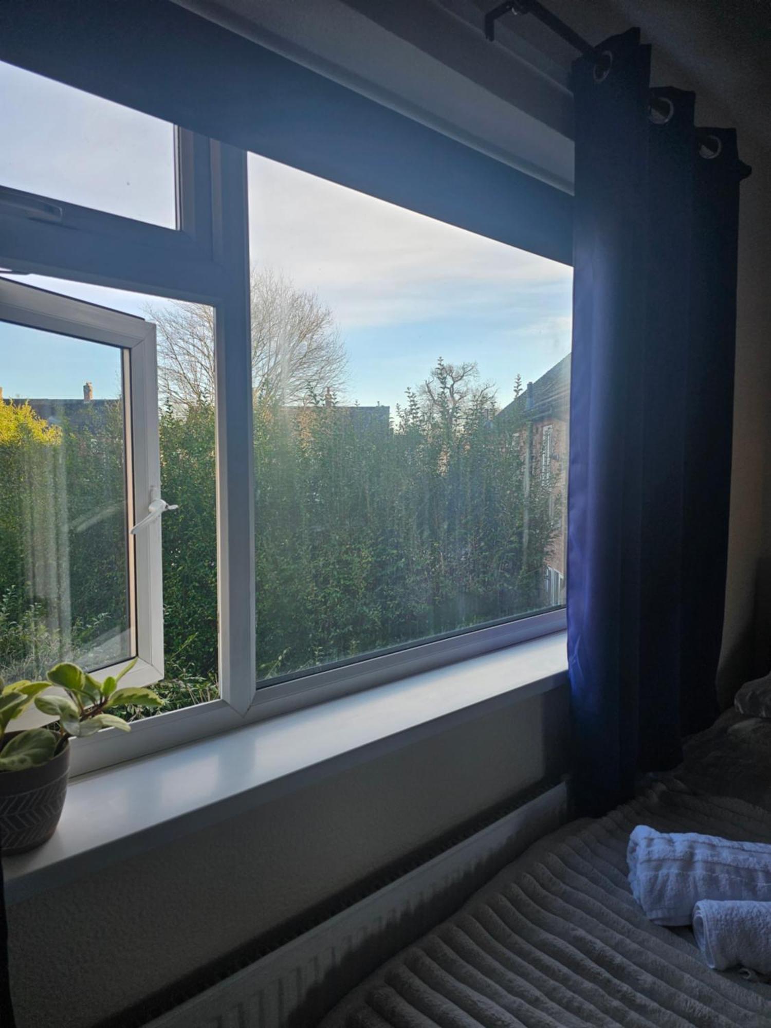 Double Bedroom Located Close To Manchester Airport Wythenshawe Zewnętrze zdjęcie