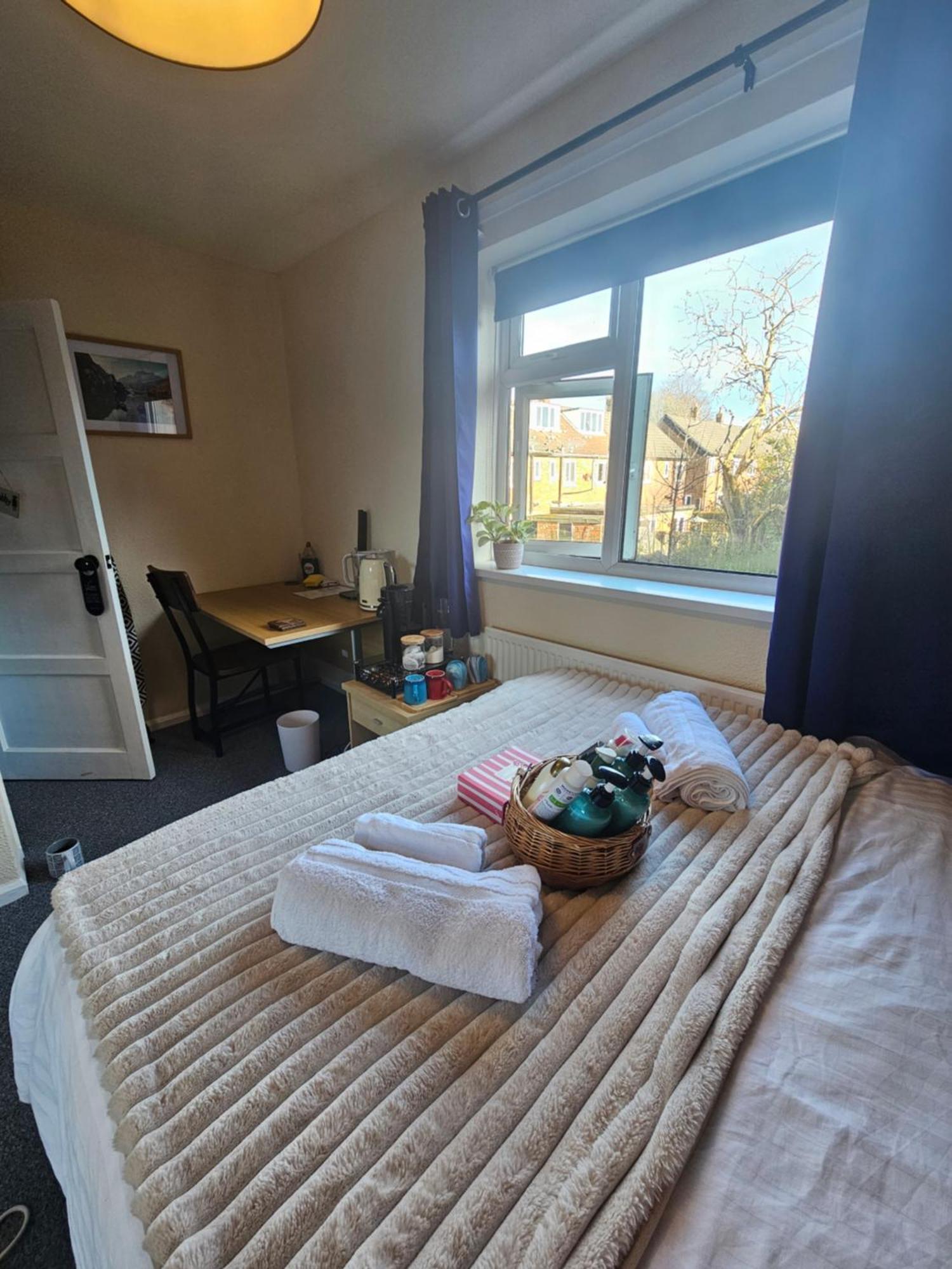 Double Bedroom Located Close To Manchester Airport Wythenshawe Zewnętrze zdjęcie