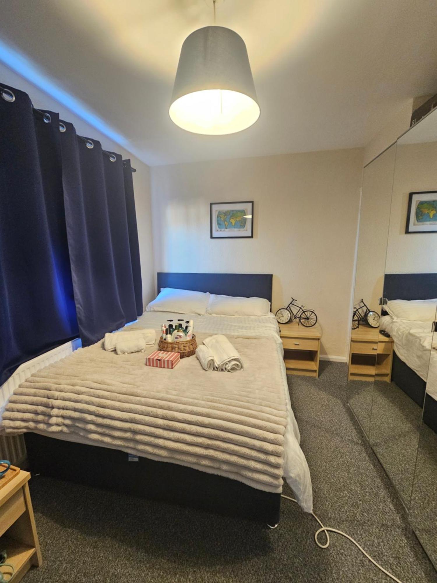 Double Bedroom Located Close To Manchester Airport Wythenshawe Zewnętrze zdjęcie